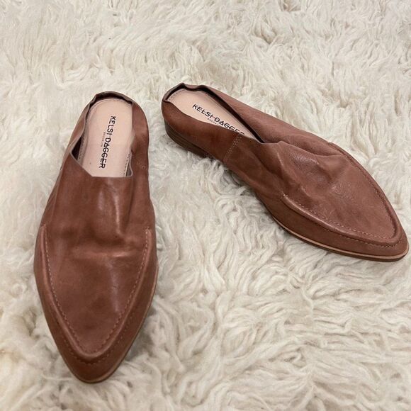 Kelsi Dagger Brooklyn Pointed Toe Taupe/Tan Mule Flat - Picture 1 of 8